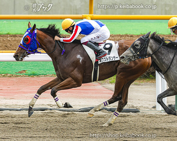 6/22　函館12R・3歳上1勝クラス　ネクストダンサー
